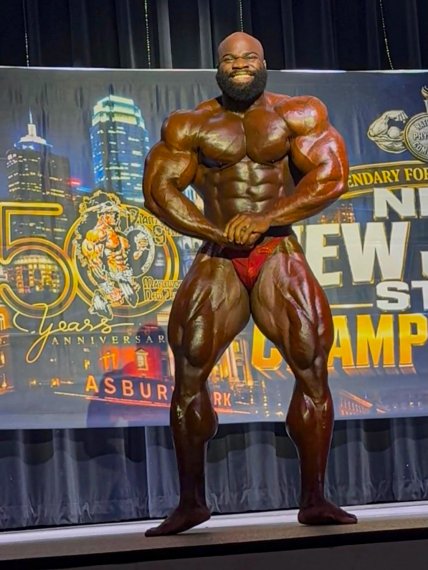 Куинтон Эрия (Quinton Eriya), выступил с гостевым позированием на шоу NPC "New Jersey State Championships"
