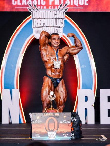 Жоне Соуза (Jhone Sousa), Бразильский бодибилдер Жоне Соуза стал чемпионом "Dominican Republic Pro" 2026 года в категории "Classic Physique"