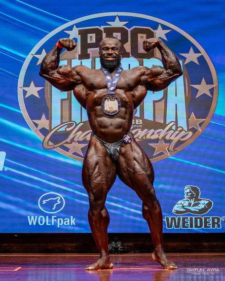 Самсон Дауда (Samson Dauda), Европа Про 2026 года, завоевал золото на "Europa Pro" 2026 года за две недели до "Олимпии"